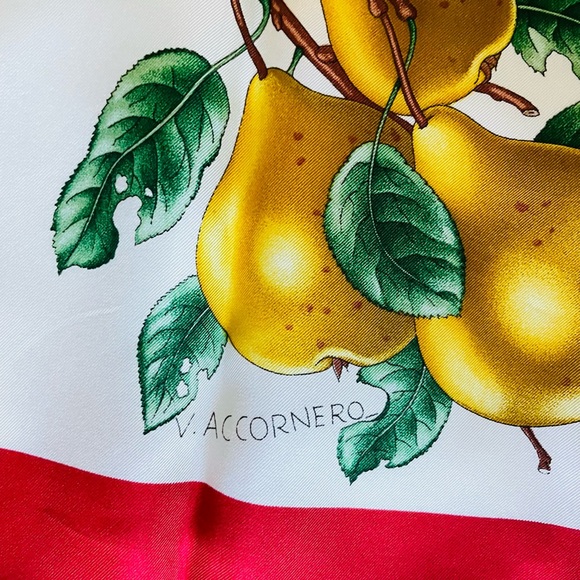 GUCCI V. ACCORNERO Silk Square Scarf 34x34 - Picture 4 of 11